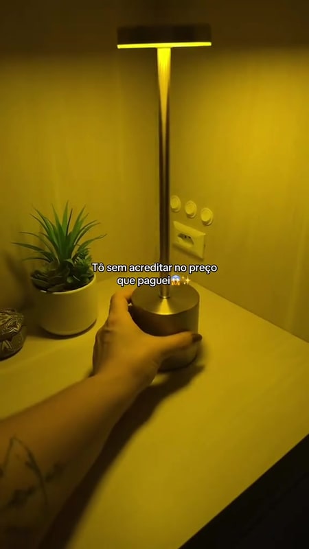Luminária de Mesa LED Articulada com Sensor Touch